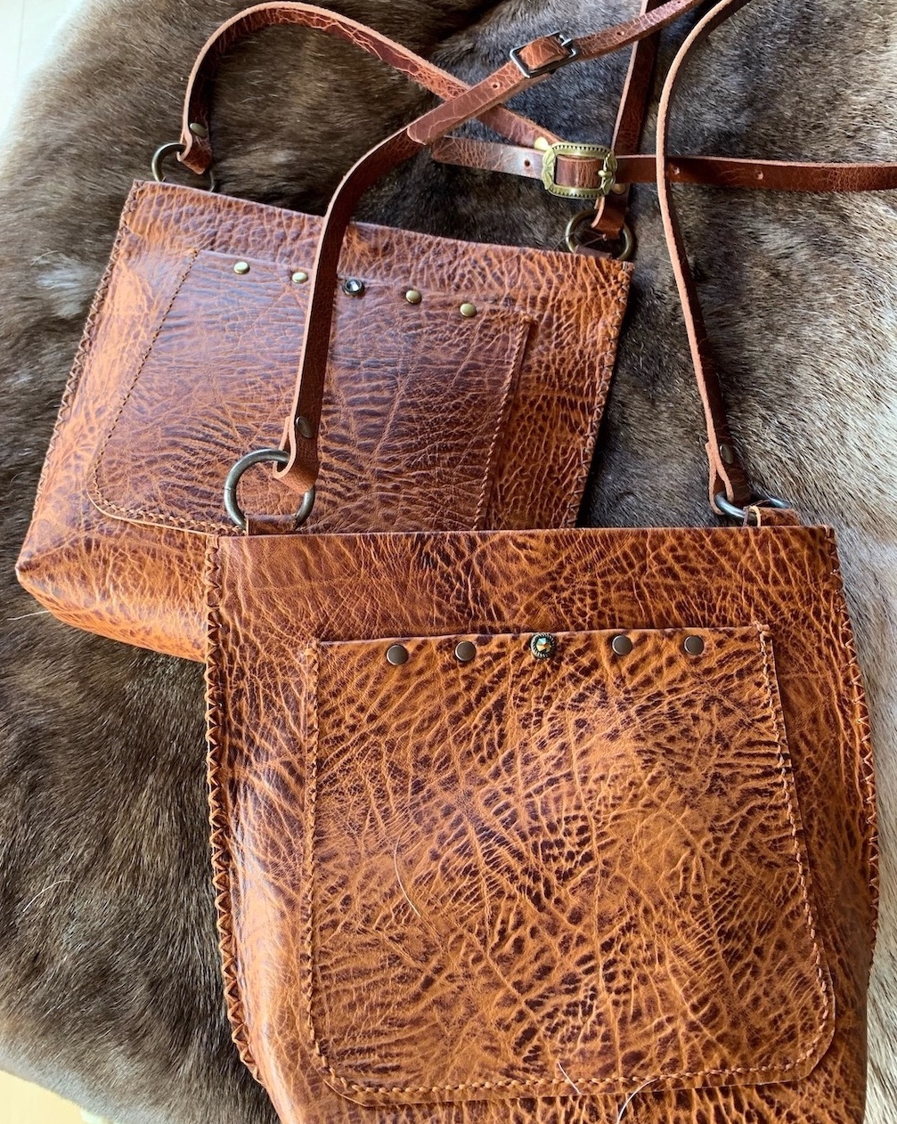 Medium sized crossbody bags
